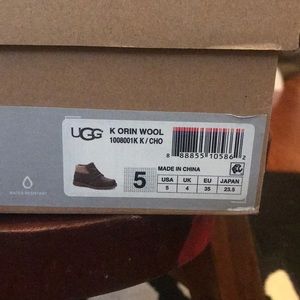 Boys Ugg Boots size 5